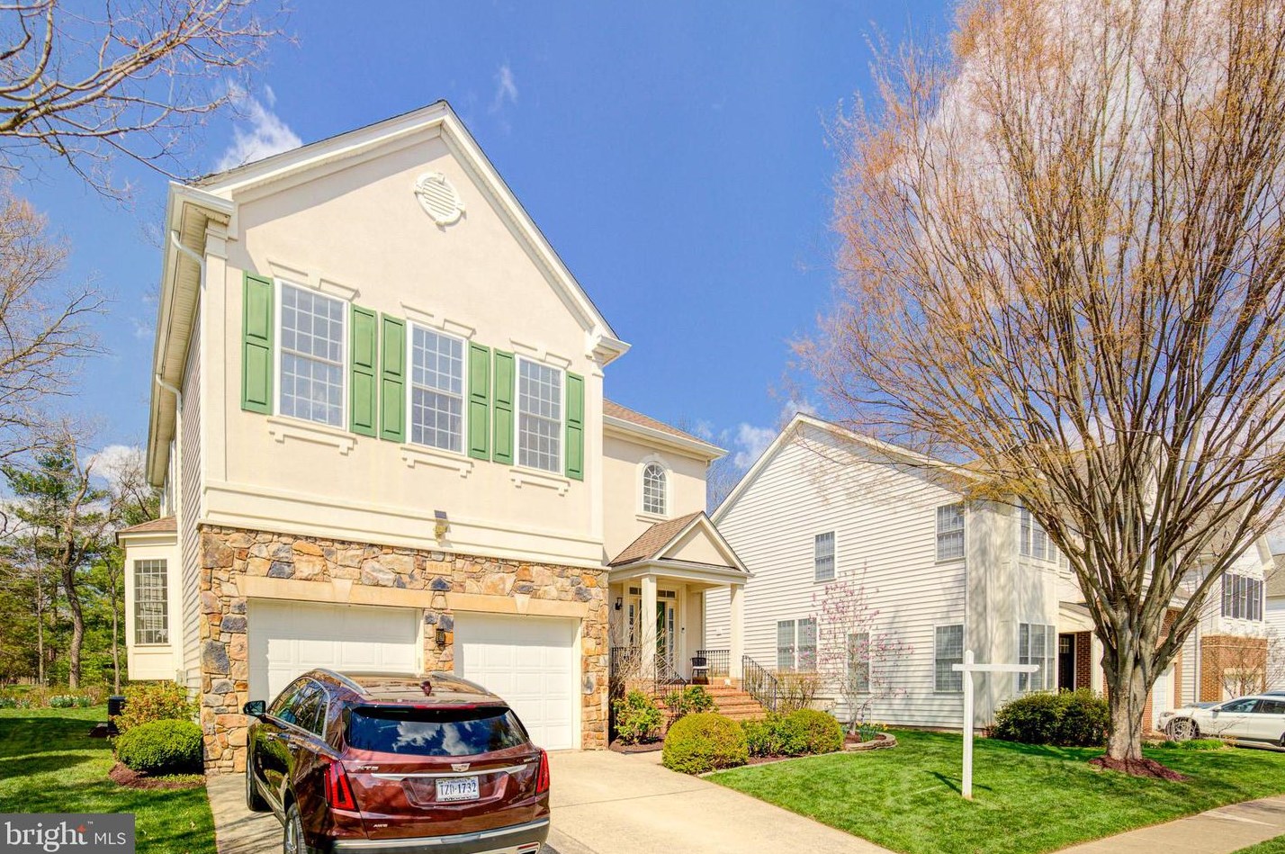 3832 Highland Oaks Dr, Fairfax, VA 22033-2027