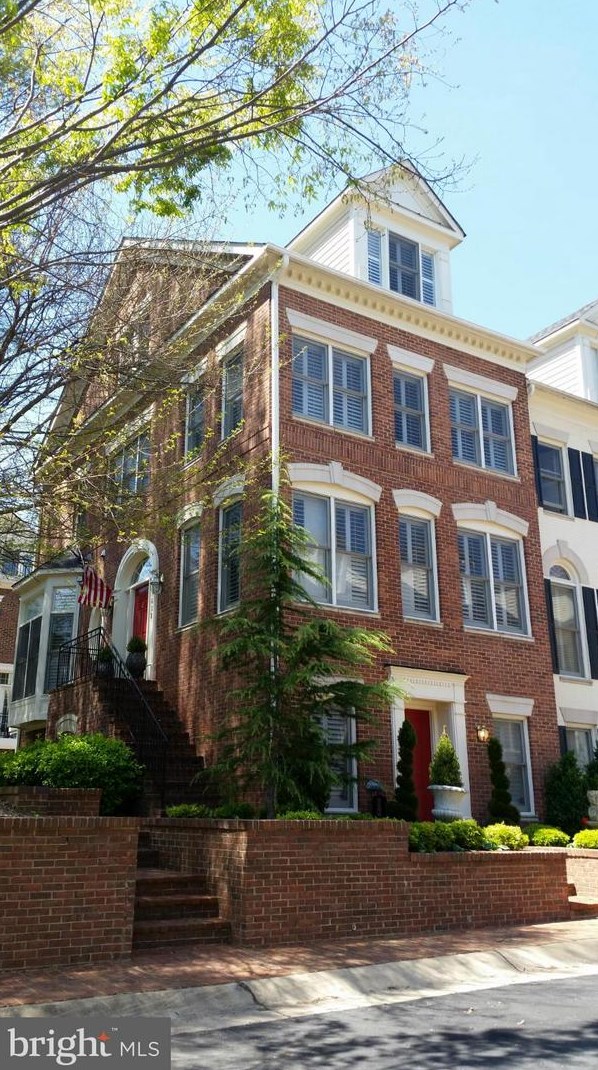 1632 Colonial Hills Dr, Mc Lean, VA 22102-2939