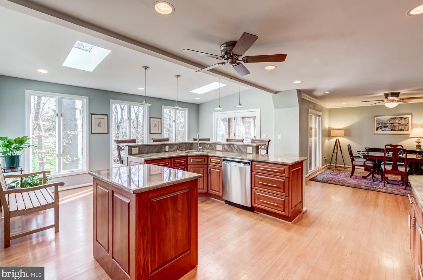 9000 Windflower Ln, Annandale, VA 22003