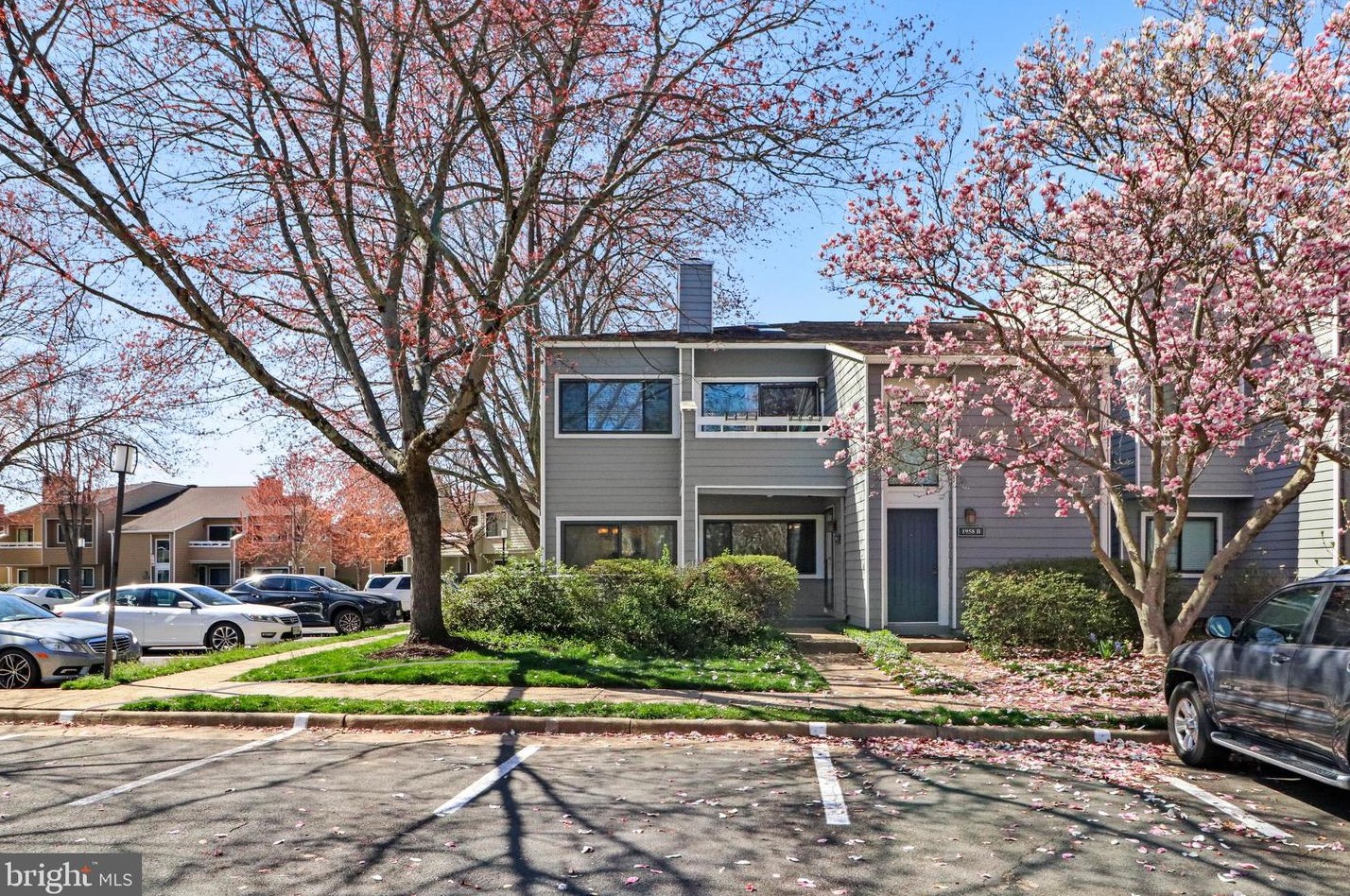 1958 Villaridge Dr #1958a, Herndon, VA 20191