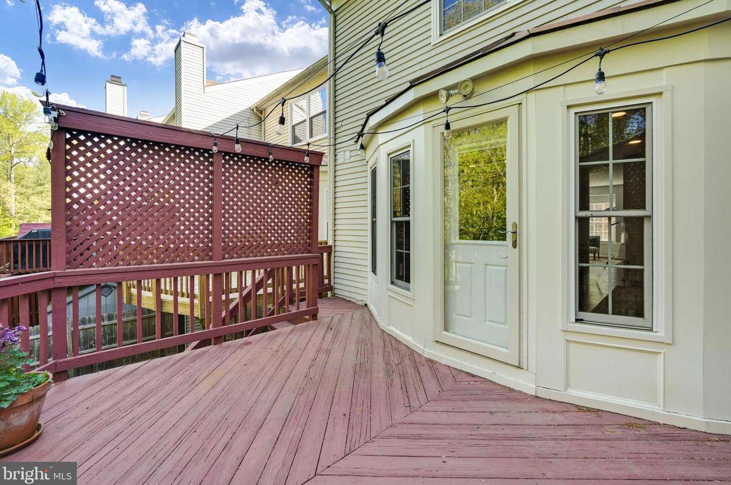 6740 Sunset Woods Ct, Springfield VA  22015-4241 exterior