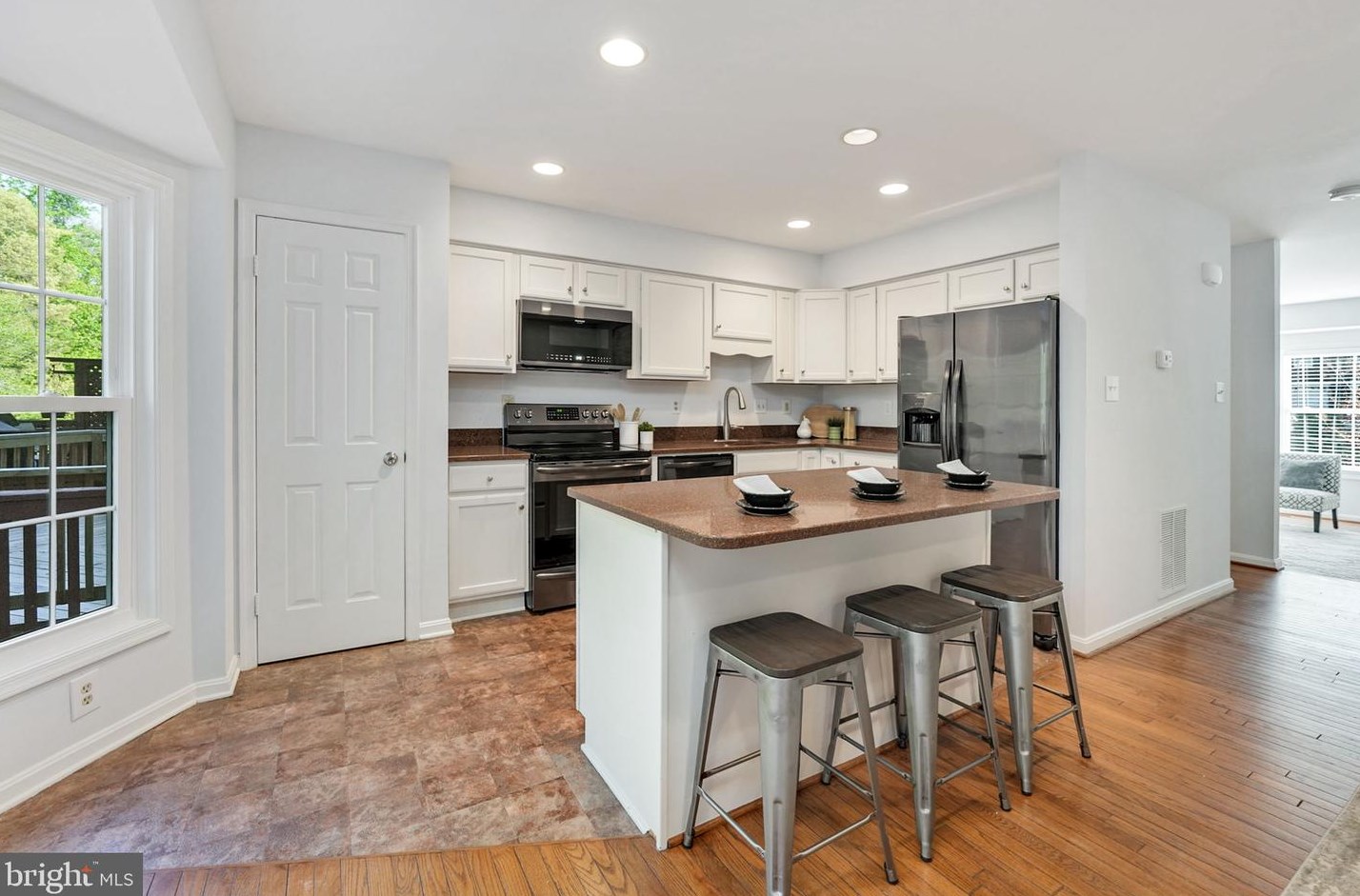6740 Sunset Woods Ct, Springfield VA  22015-4241 exterior