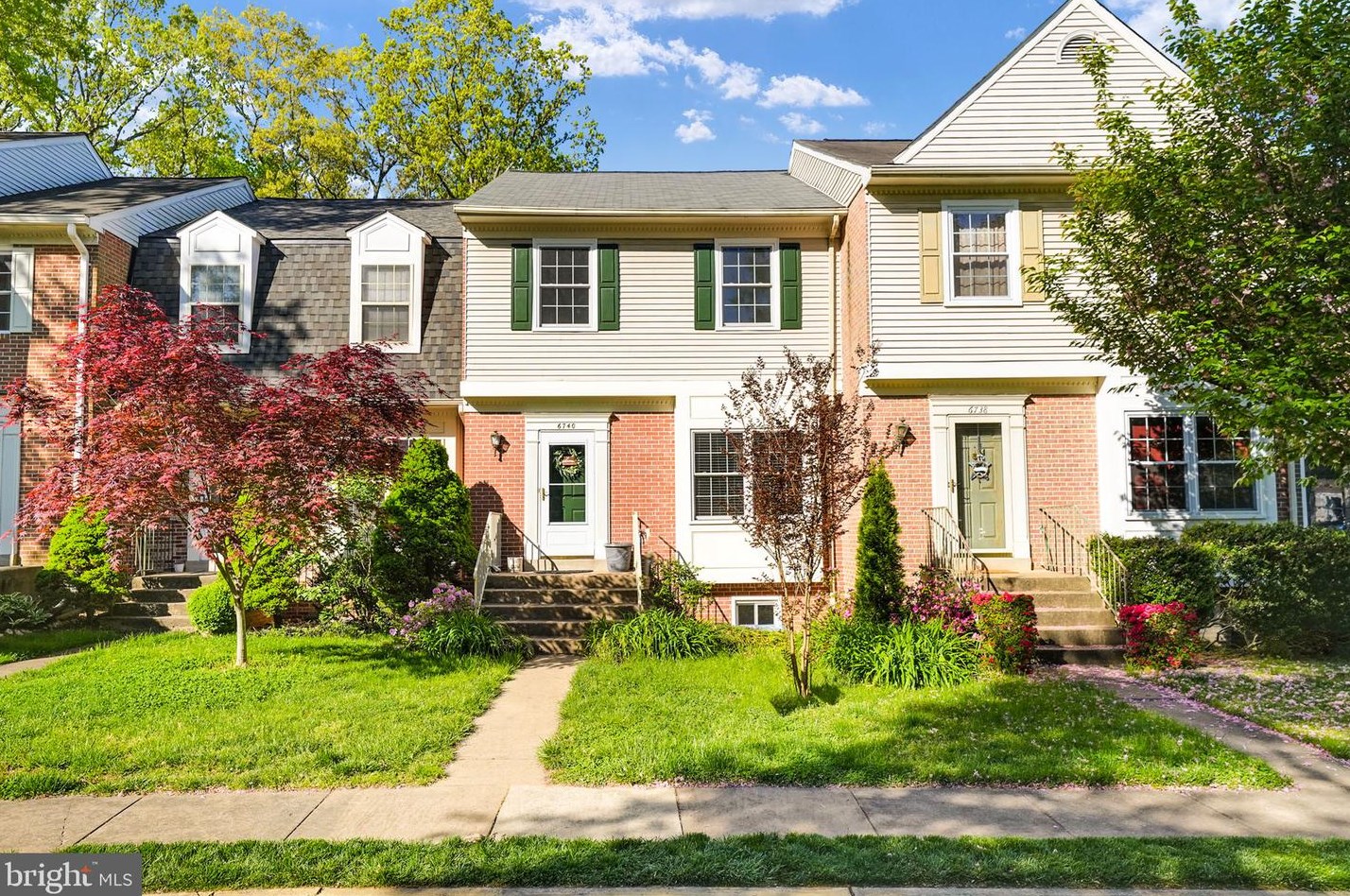 6740 Sunset Woods Ct, Springfield VA  22015-4241 exterior
