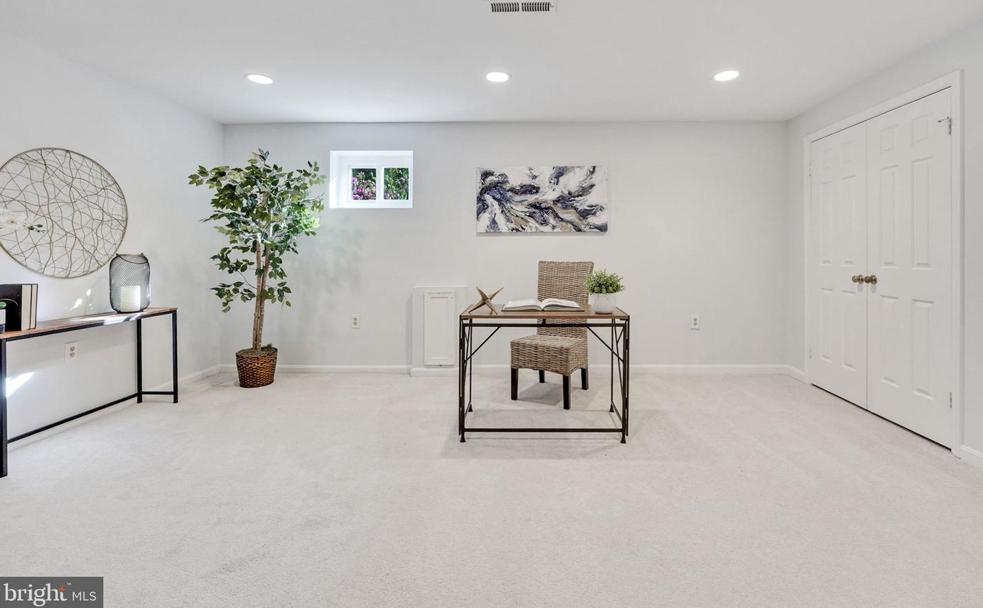 6740 Sunset Woods Ct, Springfield VA  22015-4241 exterior