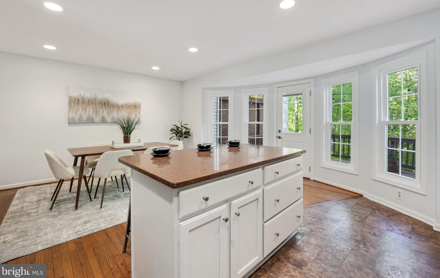 6740 Sunset Woods Ct, Springfield VA  22015-4241 exterior