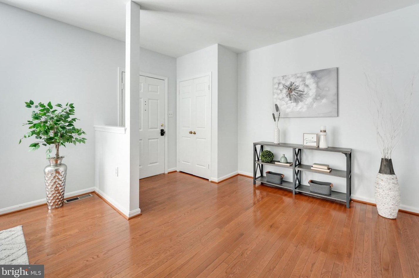 6740 Sunset Woods Ct, Springfield VA  22015-4241 exterior