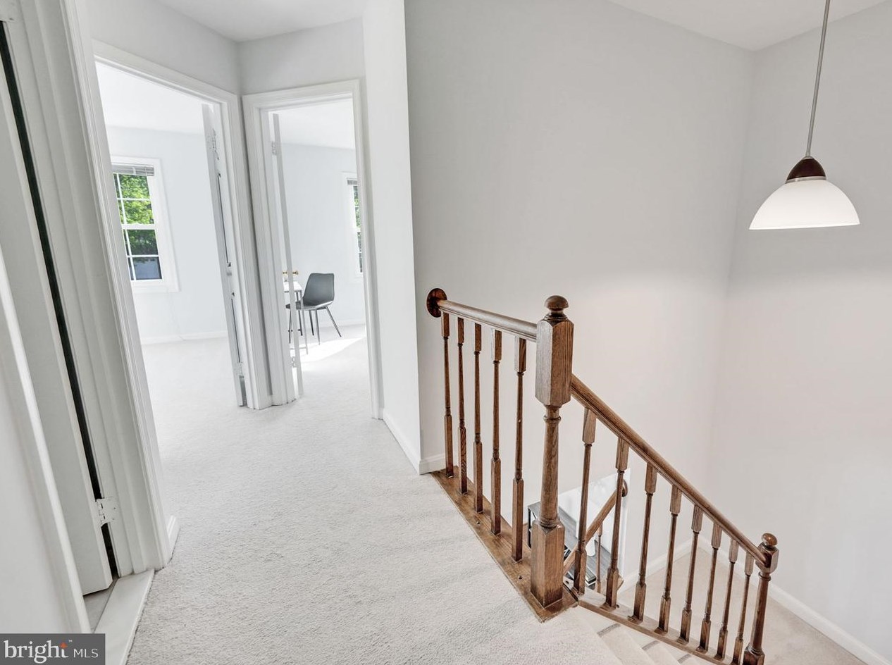 6740 Sunset Woods Ct, Springfield VA  22015-4241 exterior