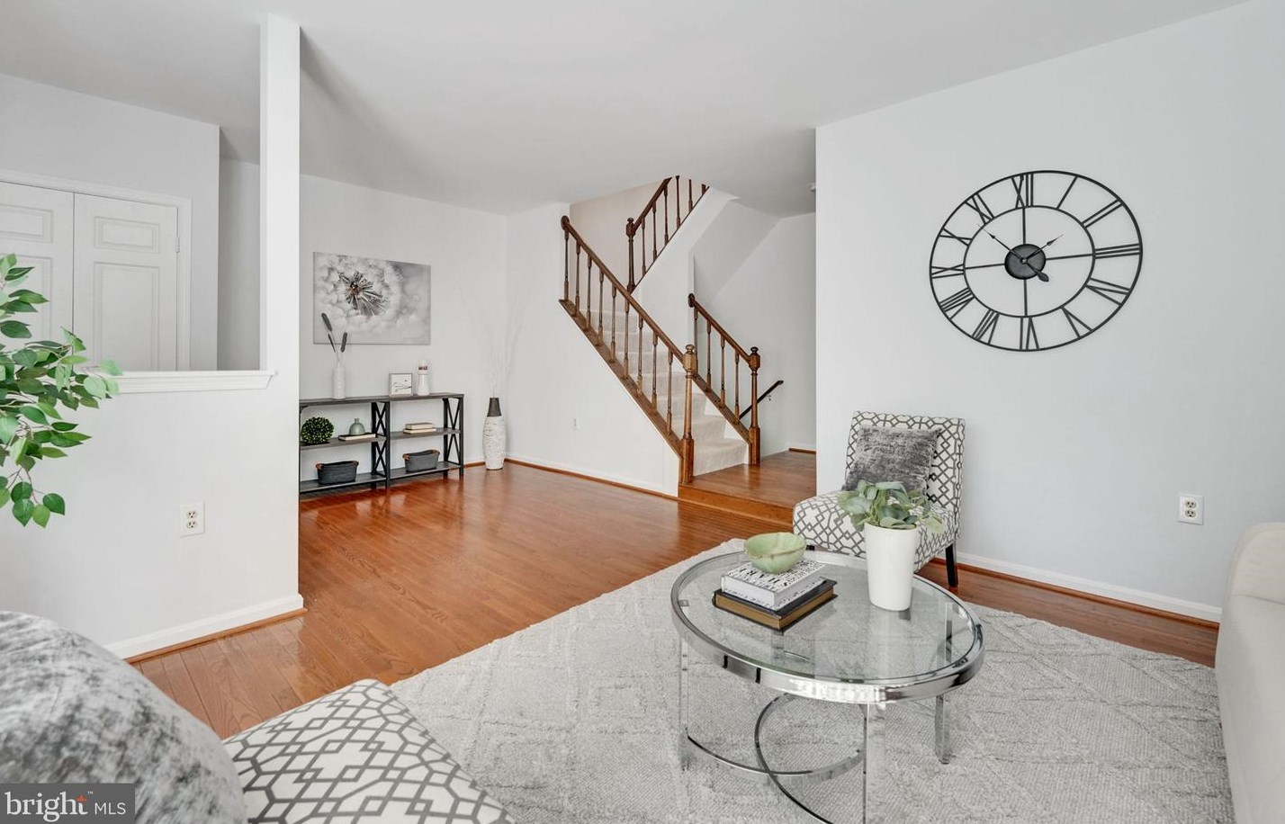 6740 Sunset Woods Ct, Springfield VA  22015-4241 exterior