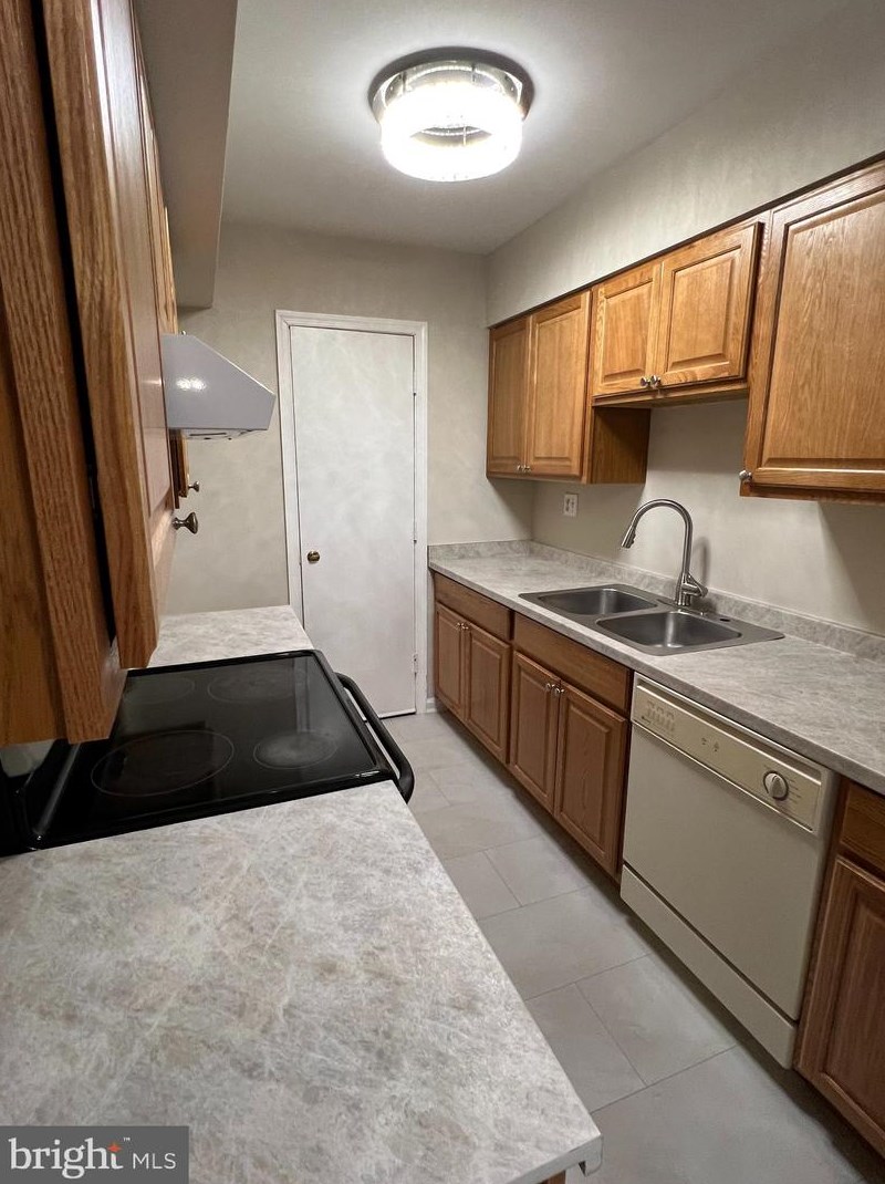 5809 Cambridge Dr #662, Springfield, VA 22152