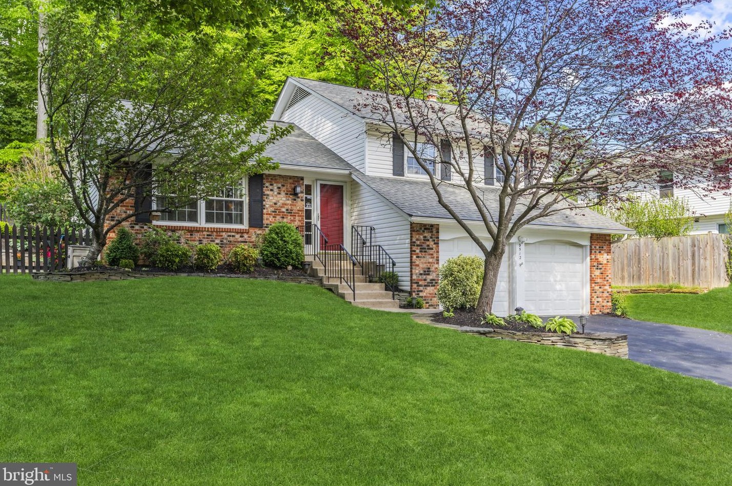 9512 Southern Cross Ln, Springfield, VA 22015-4521