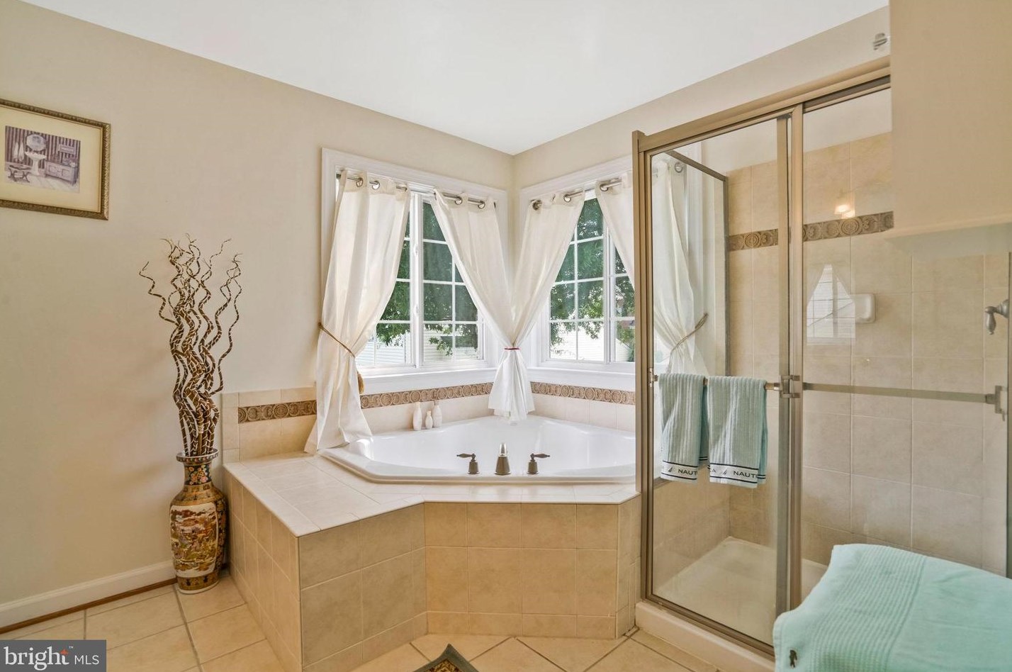 8148 Gilroy Dr, Lorton VA 22079-2938 exterior