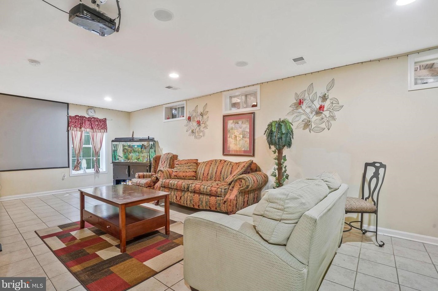 8148 Gilroy Dr, Lorton VA 22079-2938 exterior