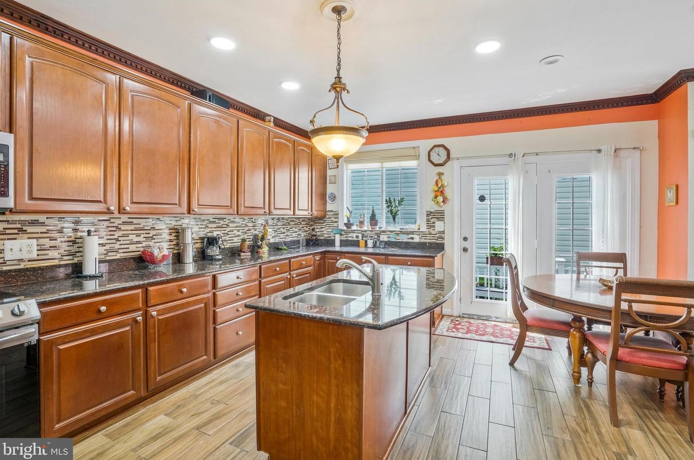 8148 Gilroy Dr, Lorton VA 22079-2938 exterior