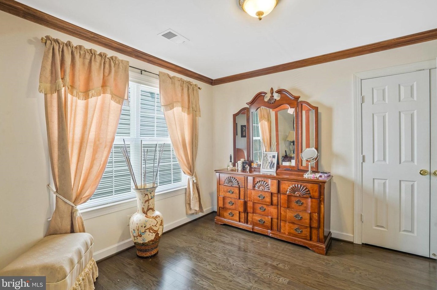 8148 Gilroy Dr, Lorton VA 22079-2938 exterior