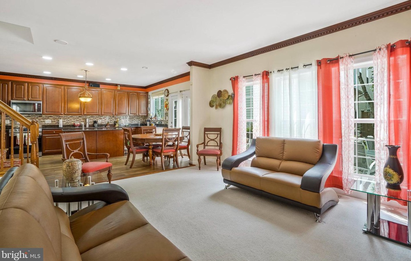 8148 Gilroy Dr, Lorton VA 22079-2938 exterior