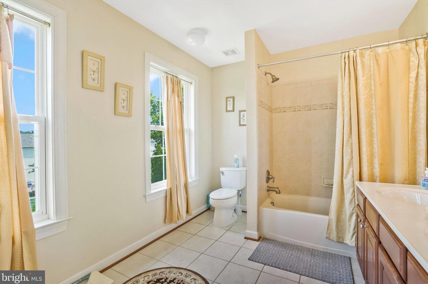 8148 Gilroy Dr, Lorton VA 22079-2938 exterior