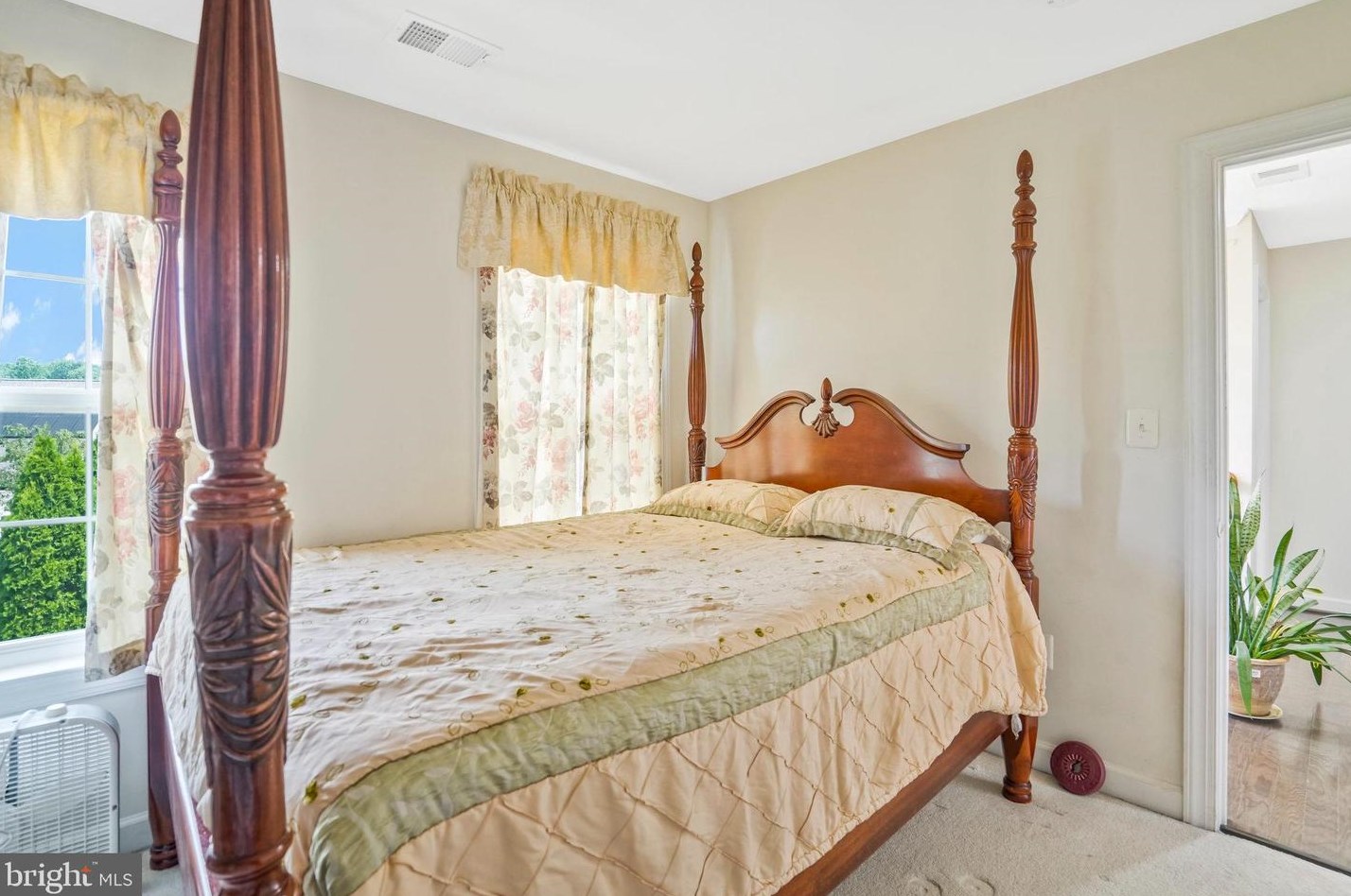 8148 Gilroy Dr, Lorton VA 22079-2938 exterior