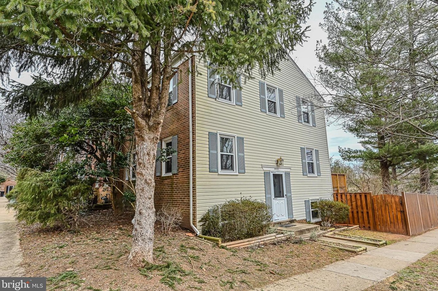 5572 Kendrick Ln, Springfield VA  22015-1964 exterior