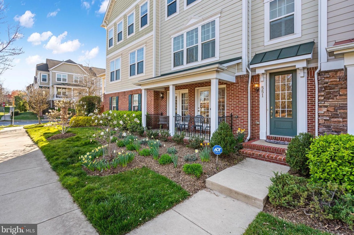 551 Van Buren St, Herndon, VA 20170