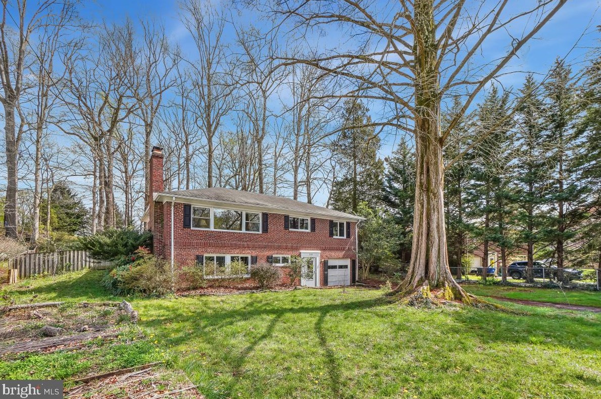 3155 Siron St, Falls Church, VA 22042-3640