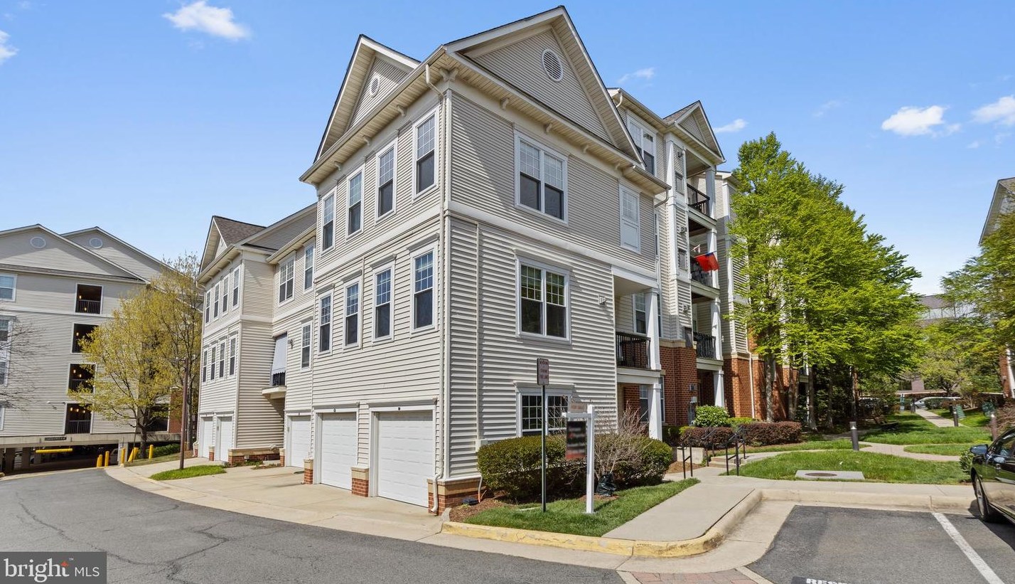 11361 Aristotle Dr #8-215, Fairfax, VA 22030