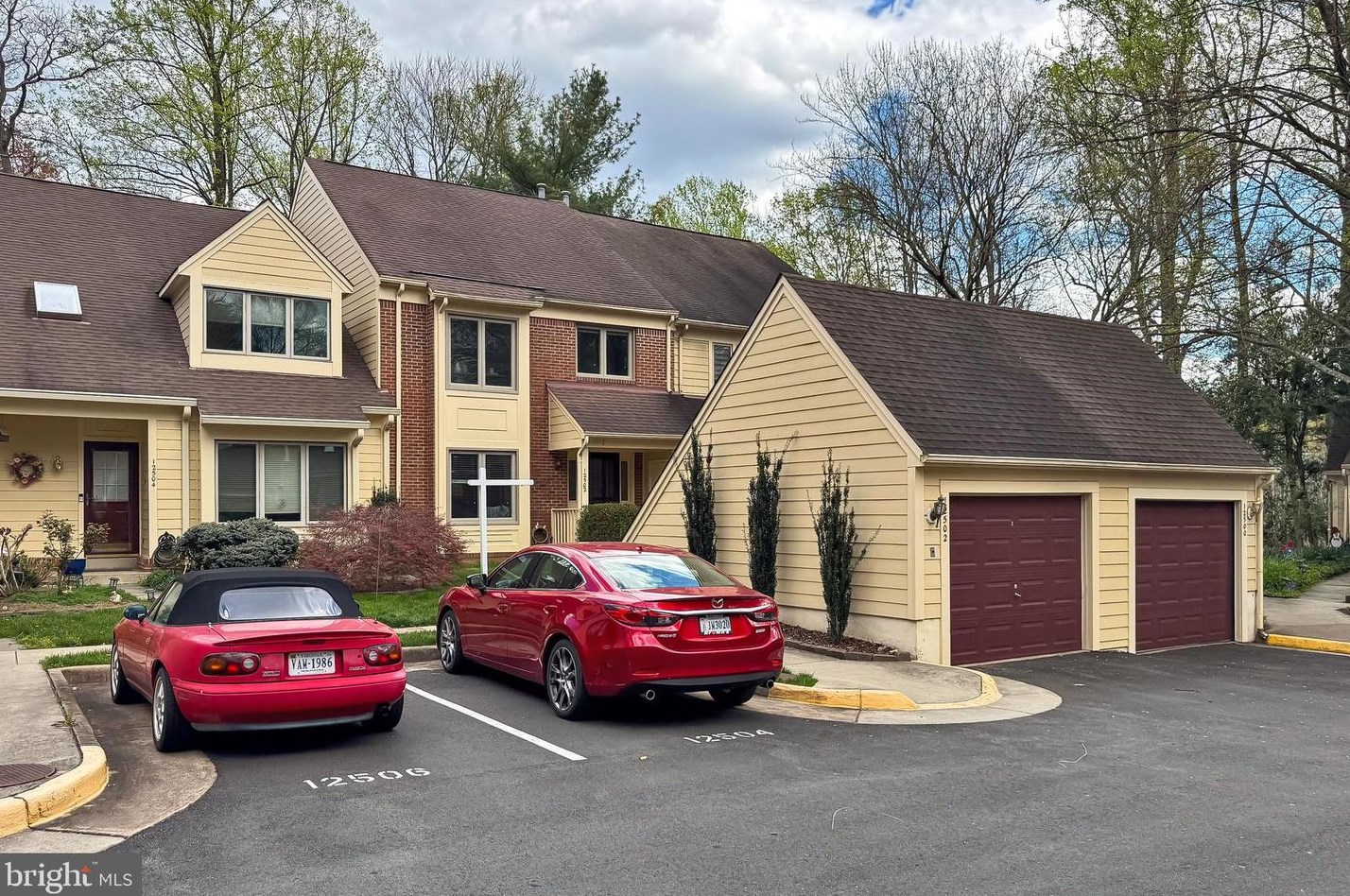 12502 Lake Ct, Fairfax, VA 22033-4303