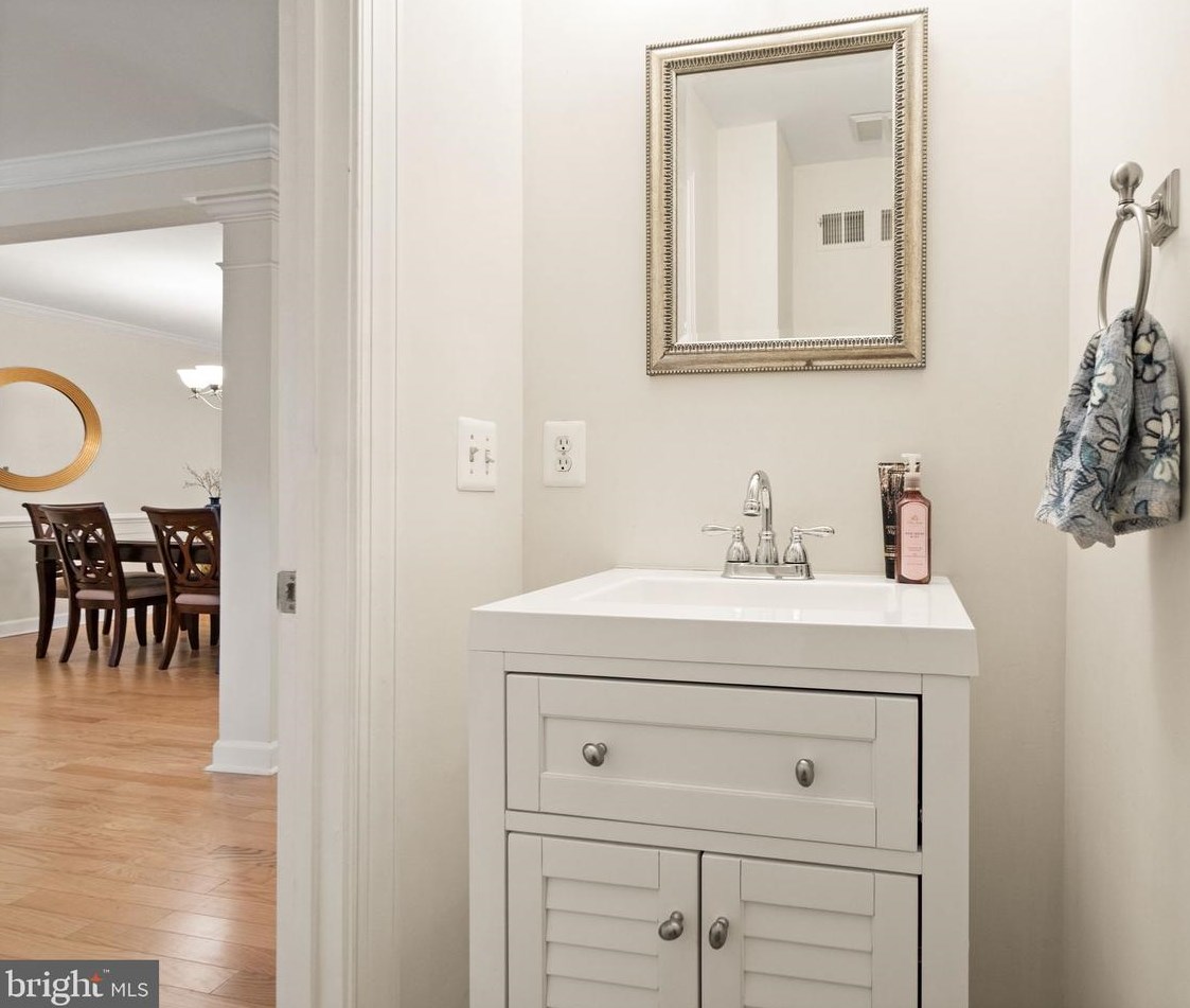 12704 Dogwood Hills Ln, Fairfax VA  22033-3243 exterior