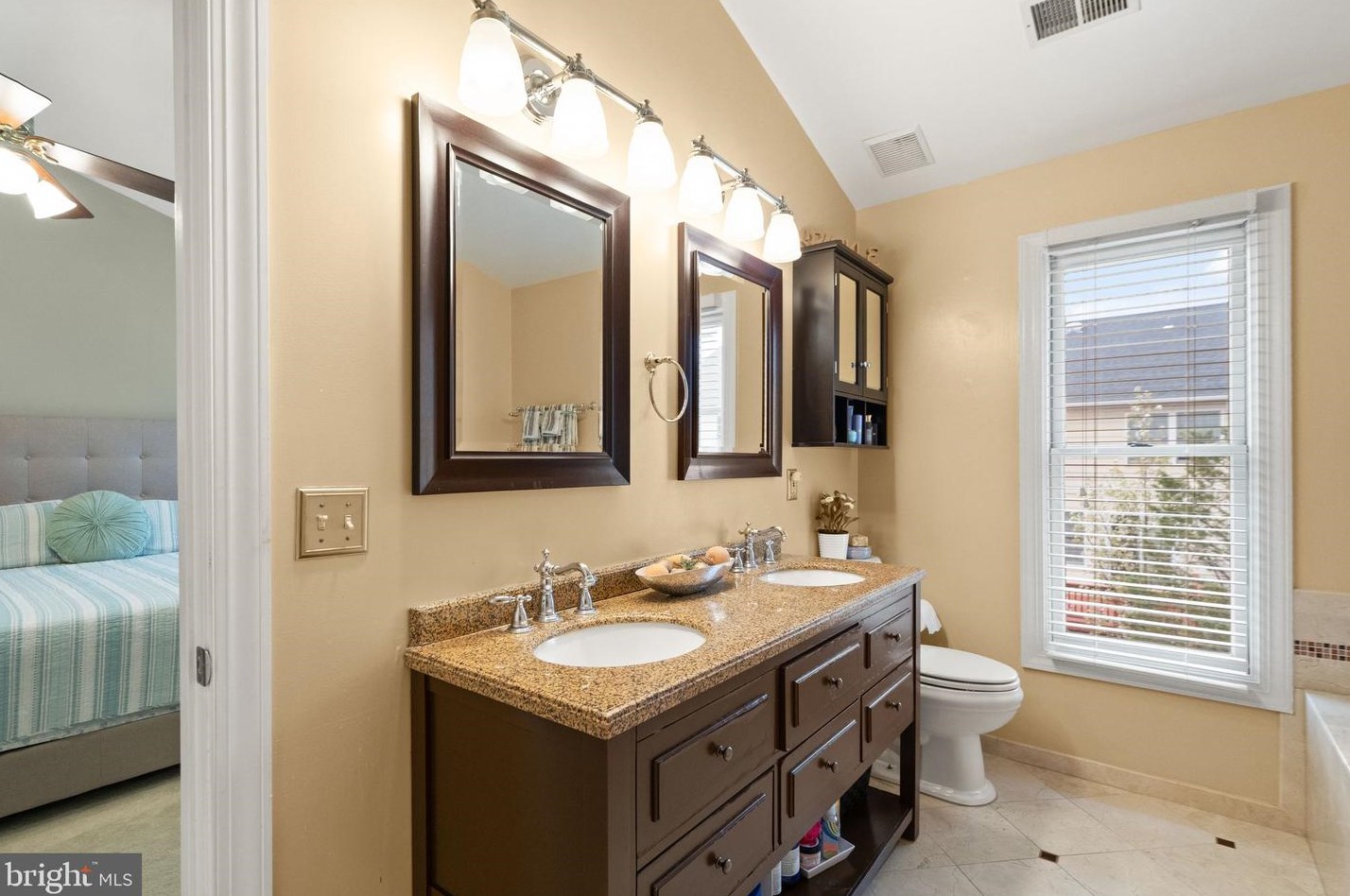 12704 Dogwood Hills Ln, Fairfax VA  22033-3243 exterior