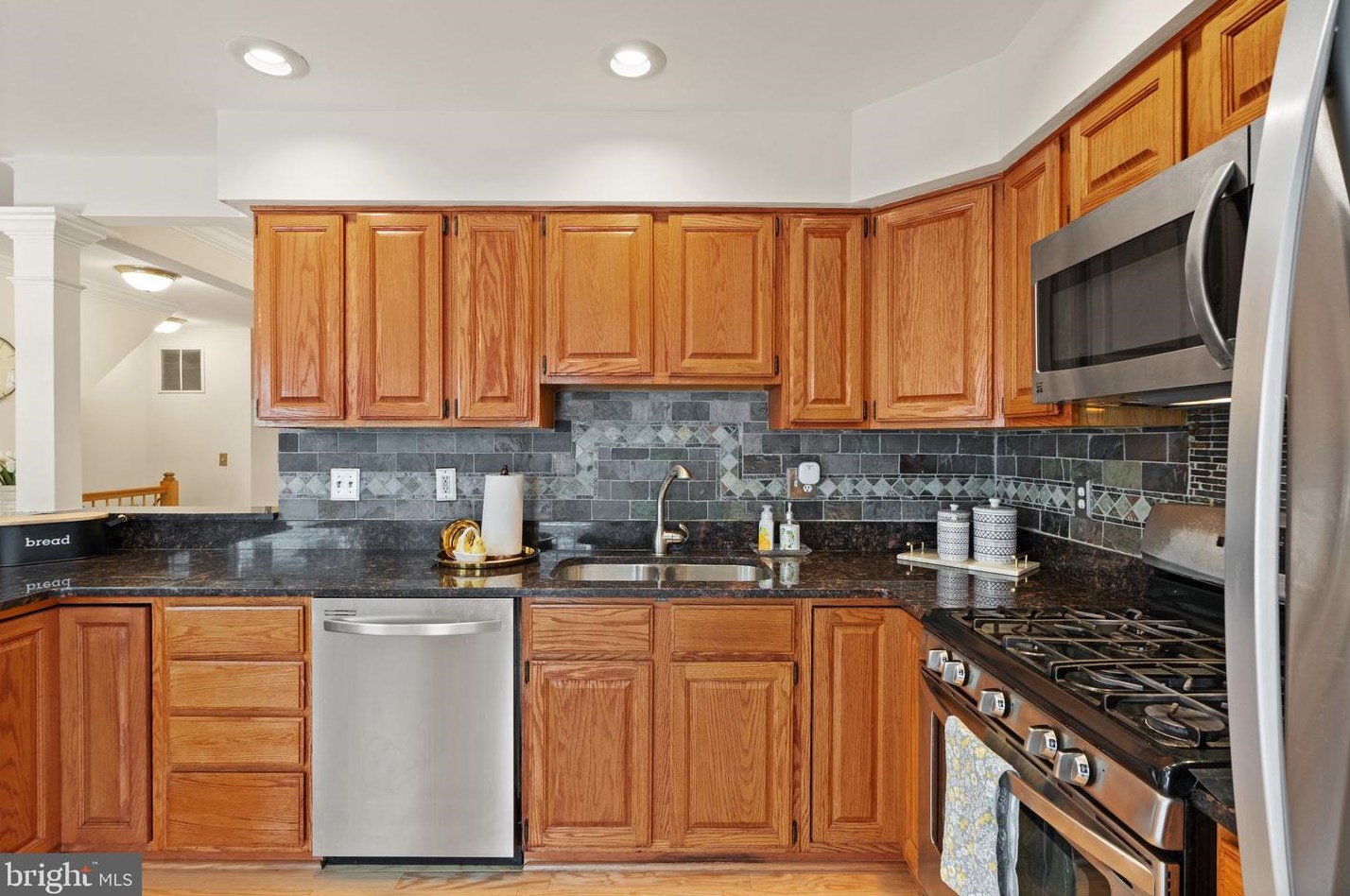 12704 Dogwood Hills Ln, Fairfax VA  22033-3243 exterior