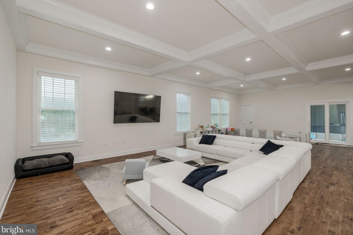 6031 Kathmoor Dr, Alexandria VA 22310-1730 exterior