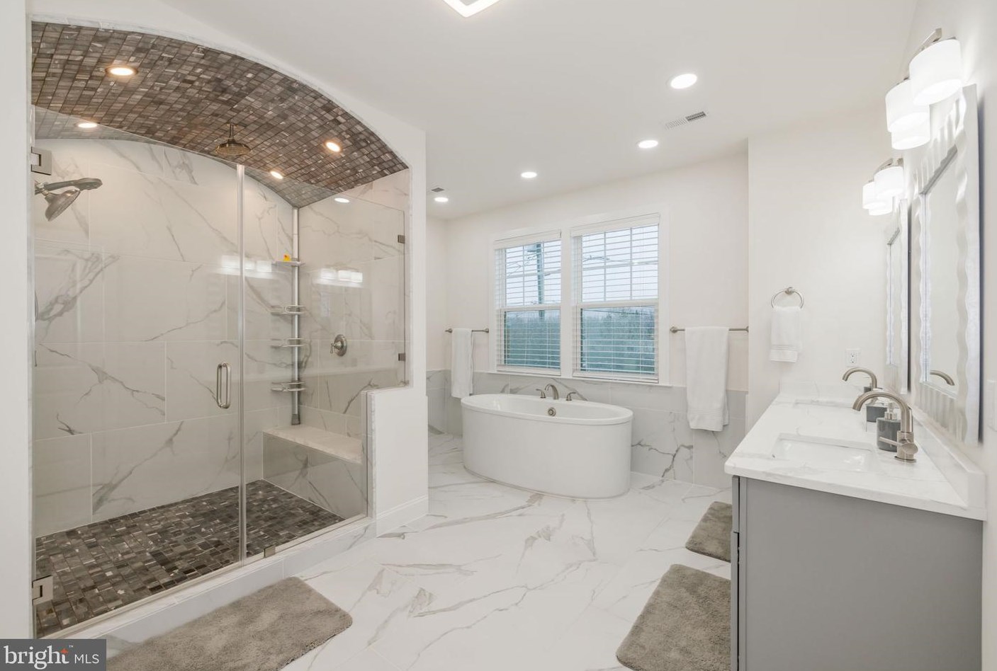 6031 Kathmoor Dr, Alexandria VA 22310-1730 exterior