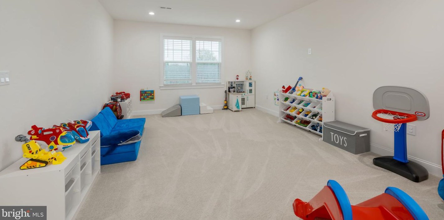 6031 Kathmoor Dr, Alexandria VA 22310-1730 exterior