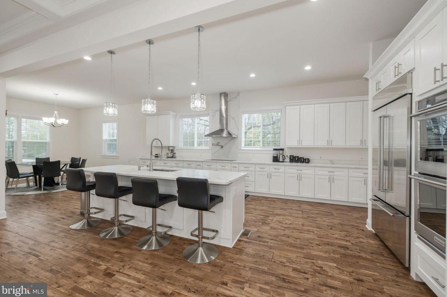 6031 Kathmoor Dr, Alexandria VA 22310-1730 exterior