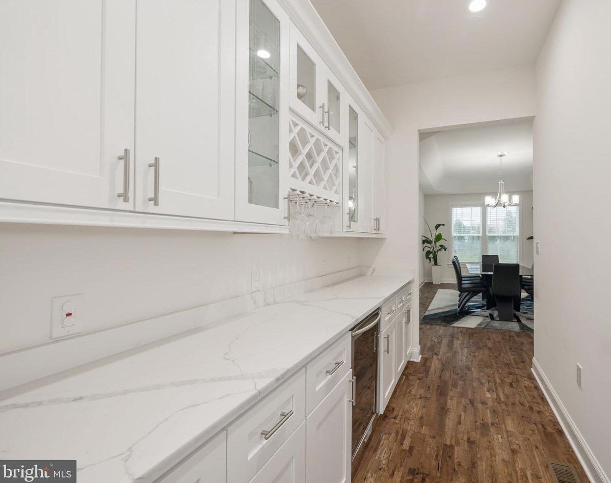 6031 Kathmoor Dr, Alexandria VA 22310-1730 exterior