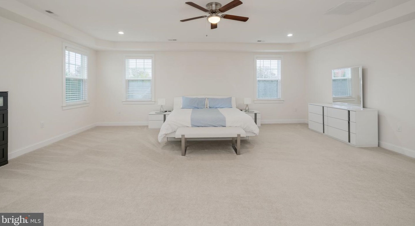 6031 Kathmoor Dr, Alexandria VA 22310-1730 exterior