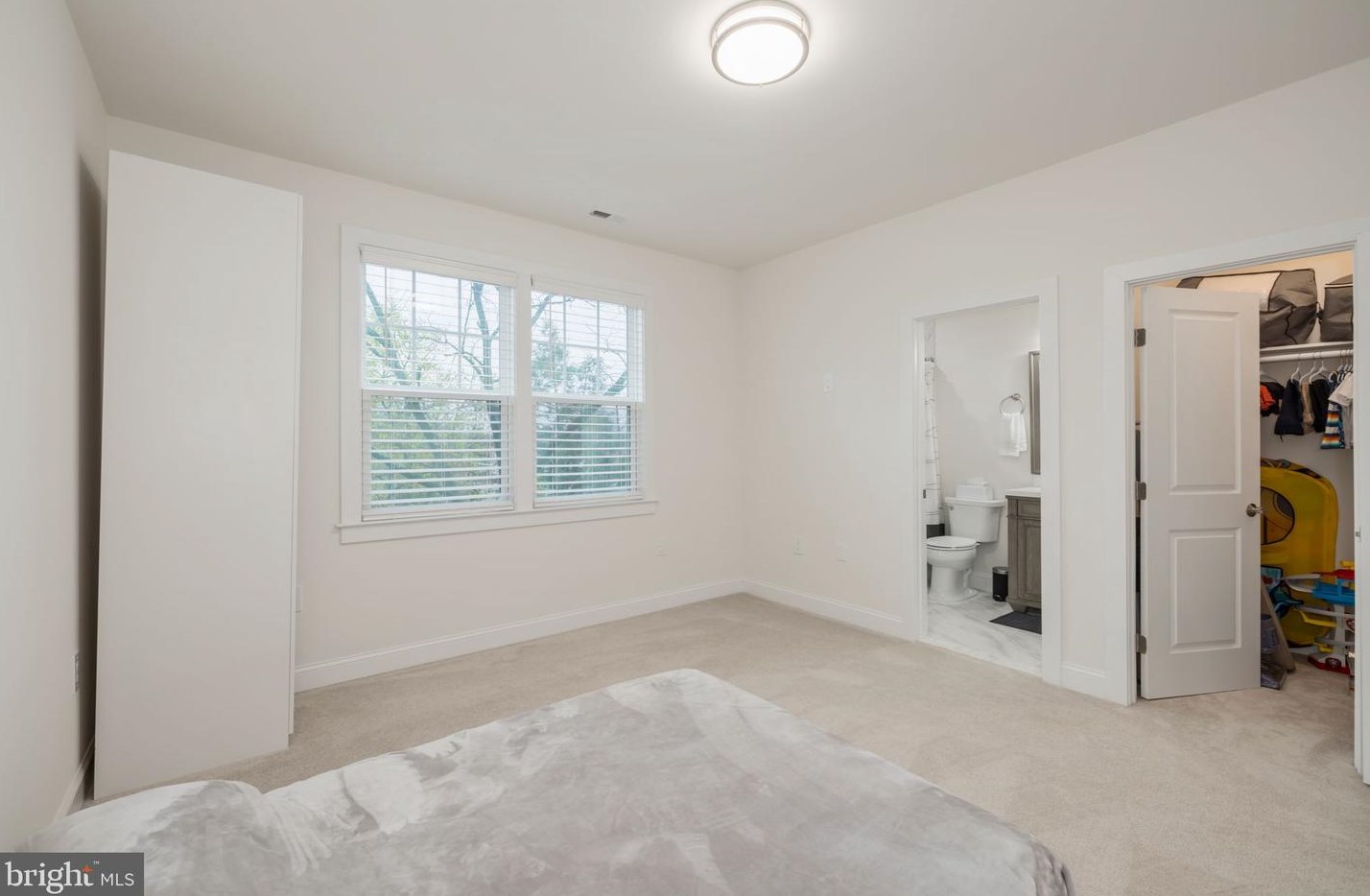 6031 Kathmoor Dr, Alexandria VA 22310-1730 exterior