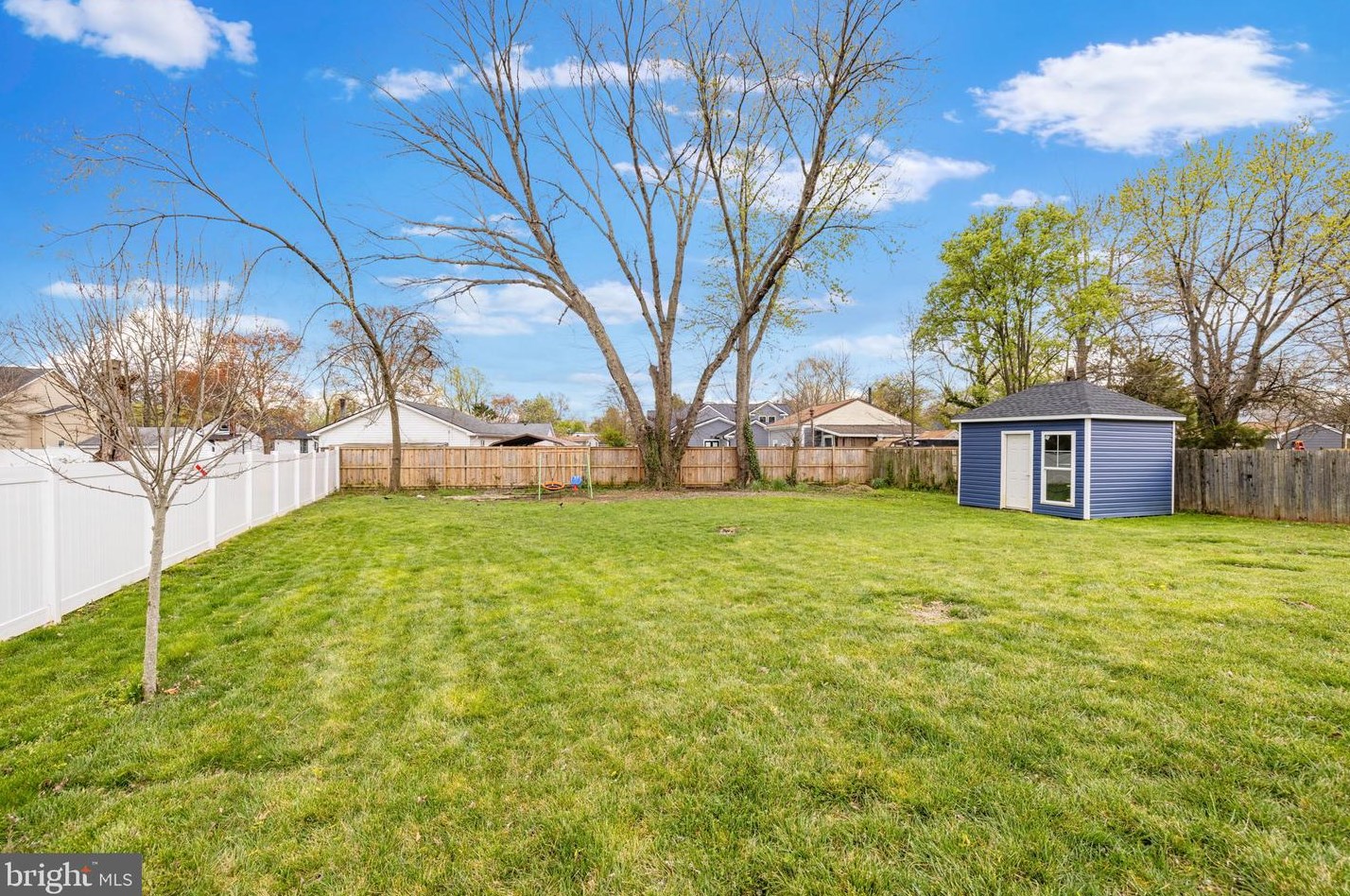 6031 Kathmoor Dr, Alexandria VA 22310-1730 exterior