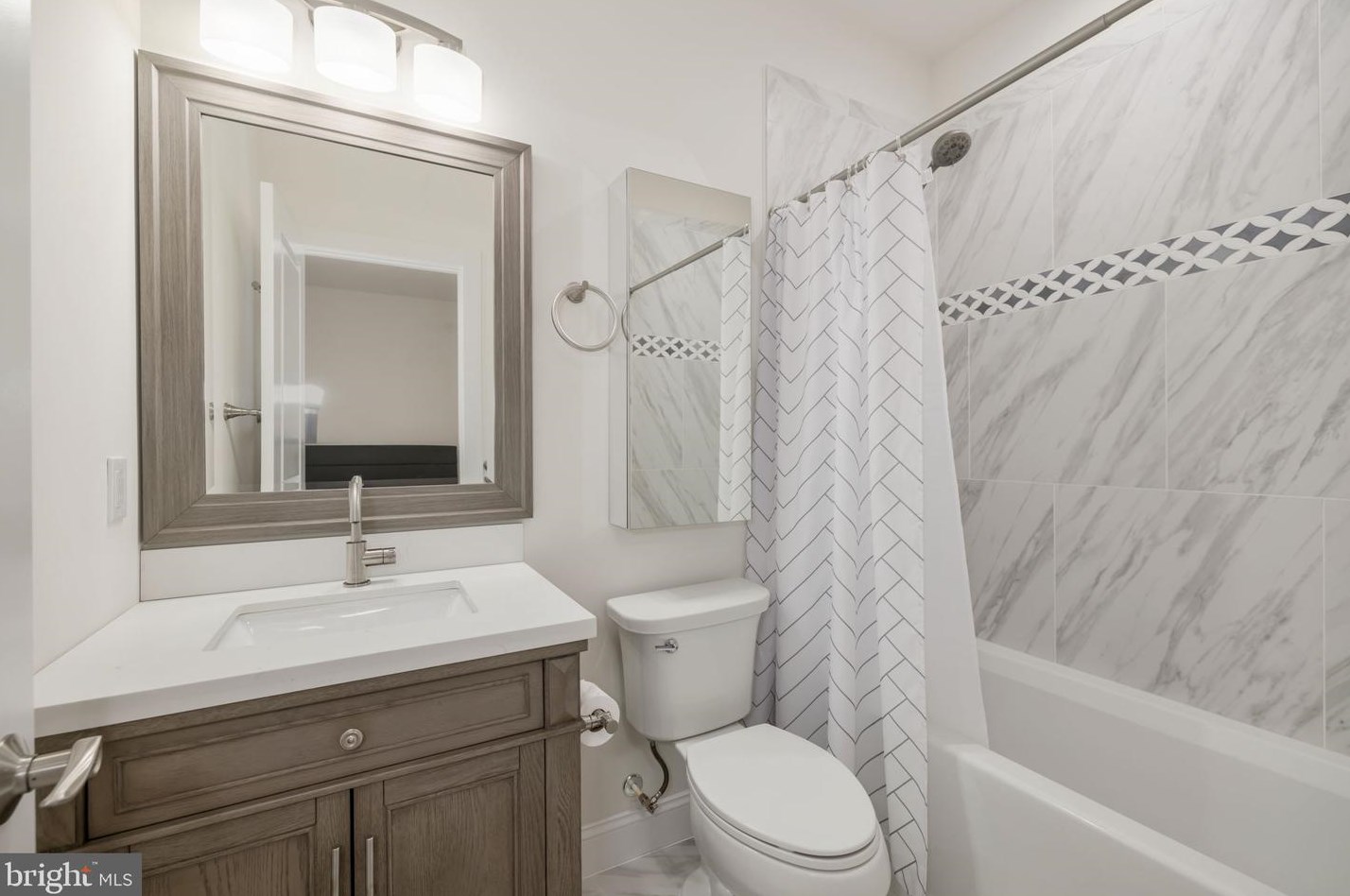 6031 Kathmoor Dr, Alexandria VA 22310-1730 exterior