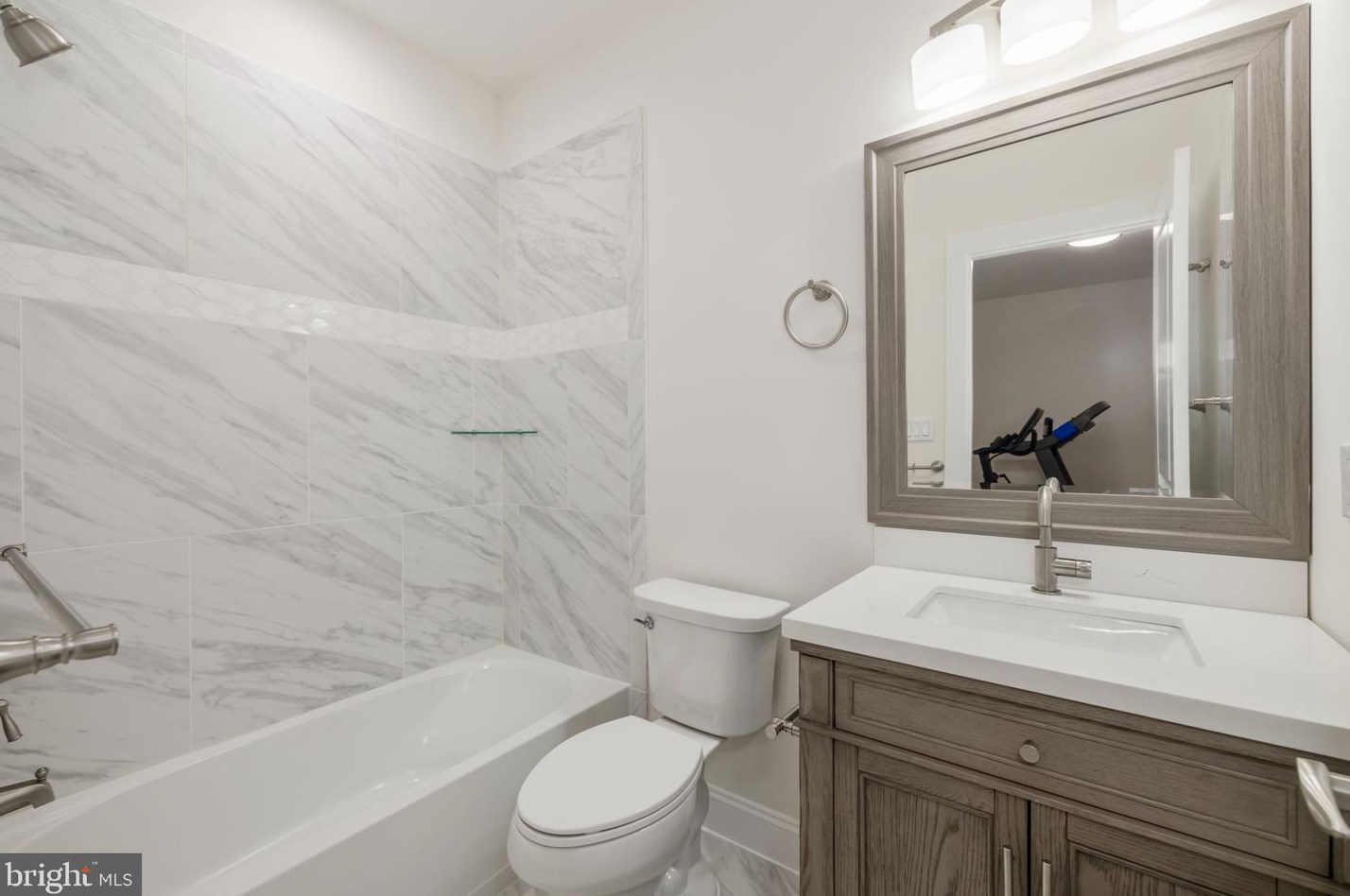 6031 Kathmoor Dr, Alexandria VA 22310-1730 exterior