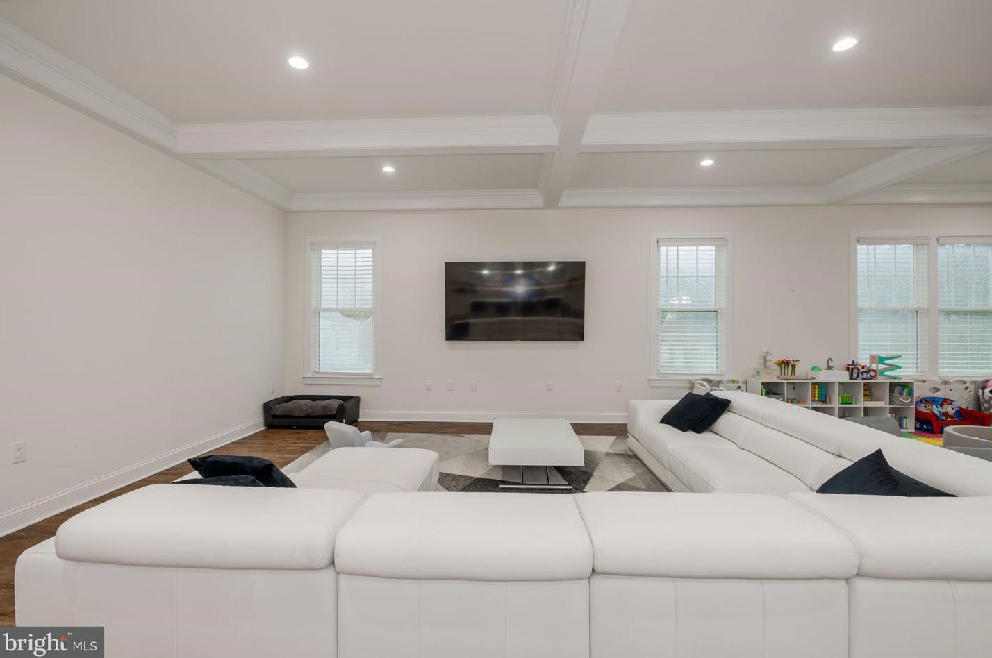 6031 Kathmoor Dr, Alexandria VA 22310-1730 exterior