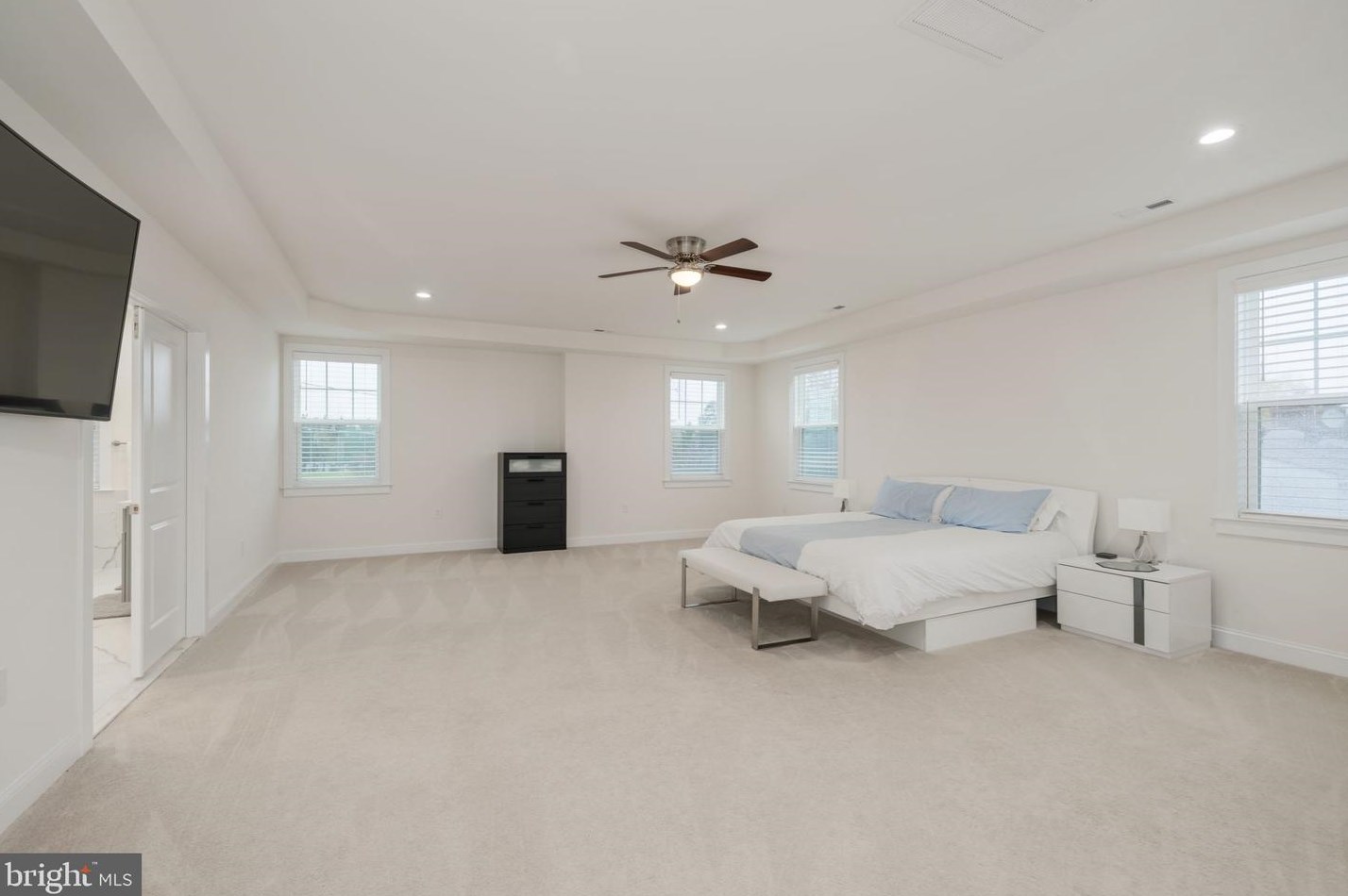 6031 Kathmoor Dr, Alexandria VA 22310-1730 exterior