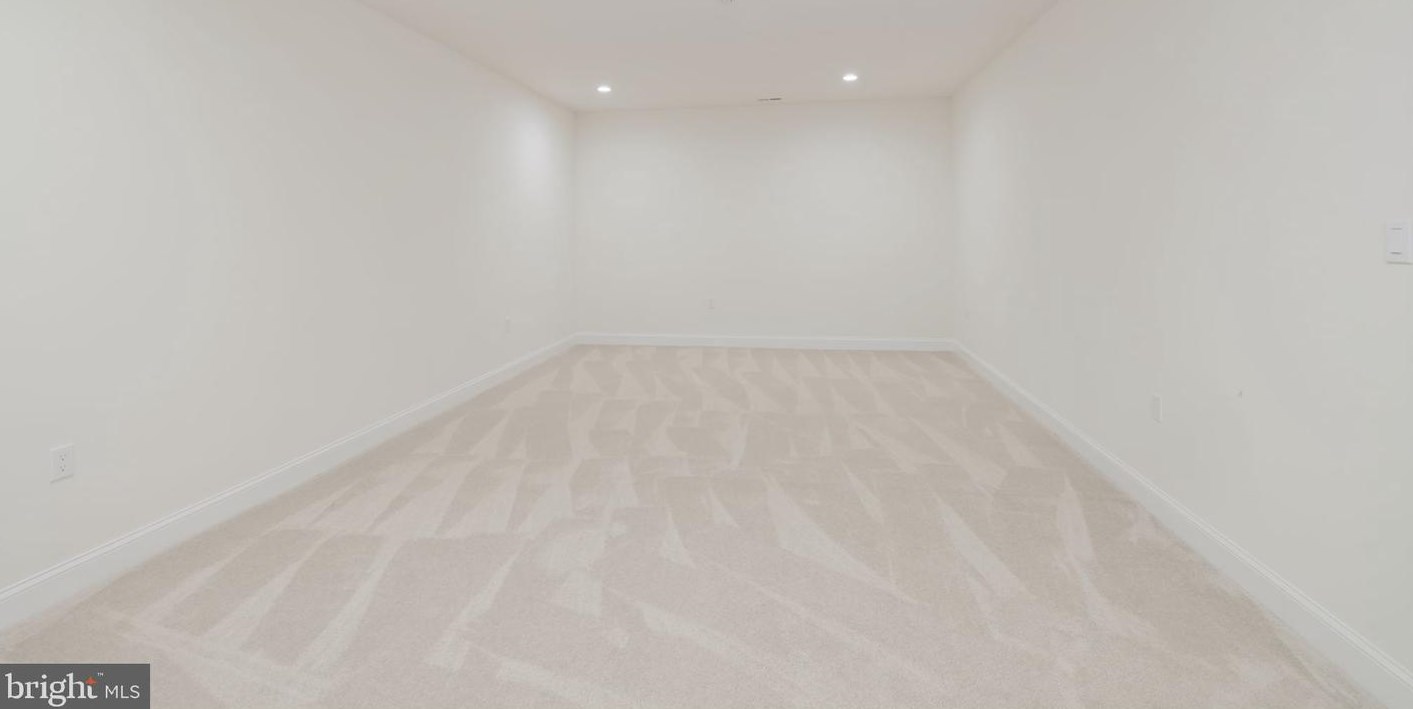 6031 Kathmoor Dr, Alexandria VA 22310-1730 exterior