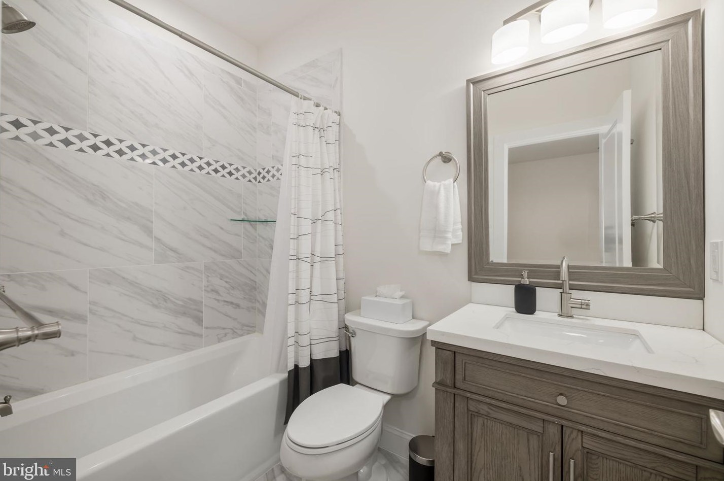 6031 Kathmoor Dr, Alexandria VA 22310-1730 exterior