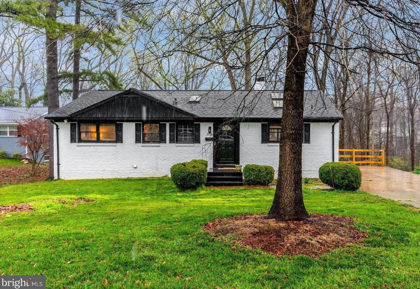 5208 Easton Dr, Springfield VA  22151-3010 exterior