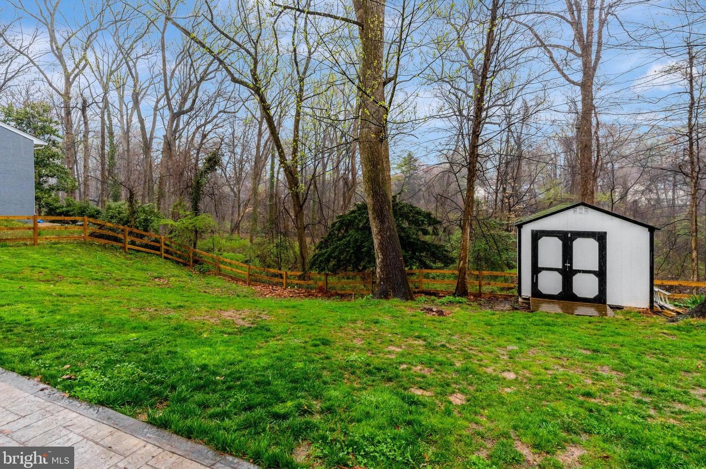 5208 Easton Dr, Springfield VA  22151-3010 exterior