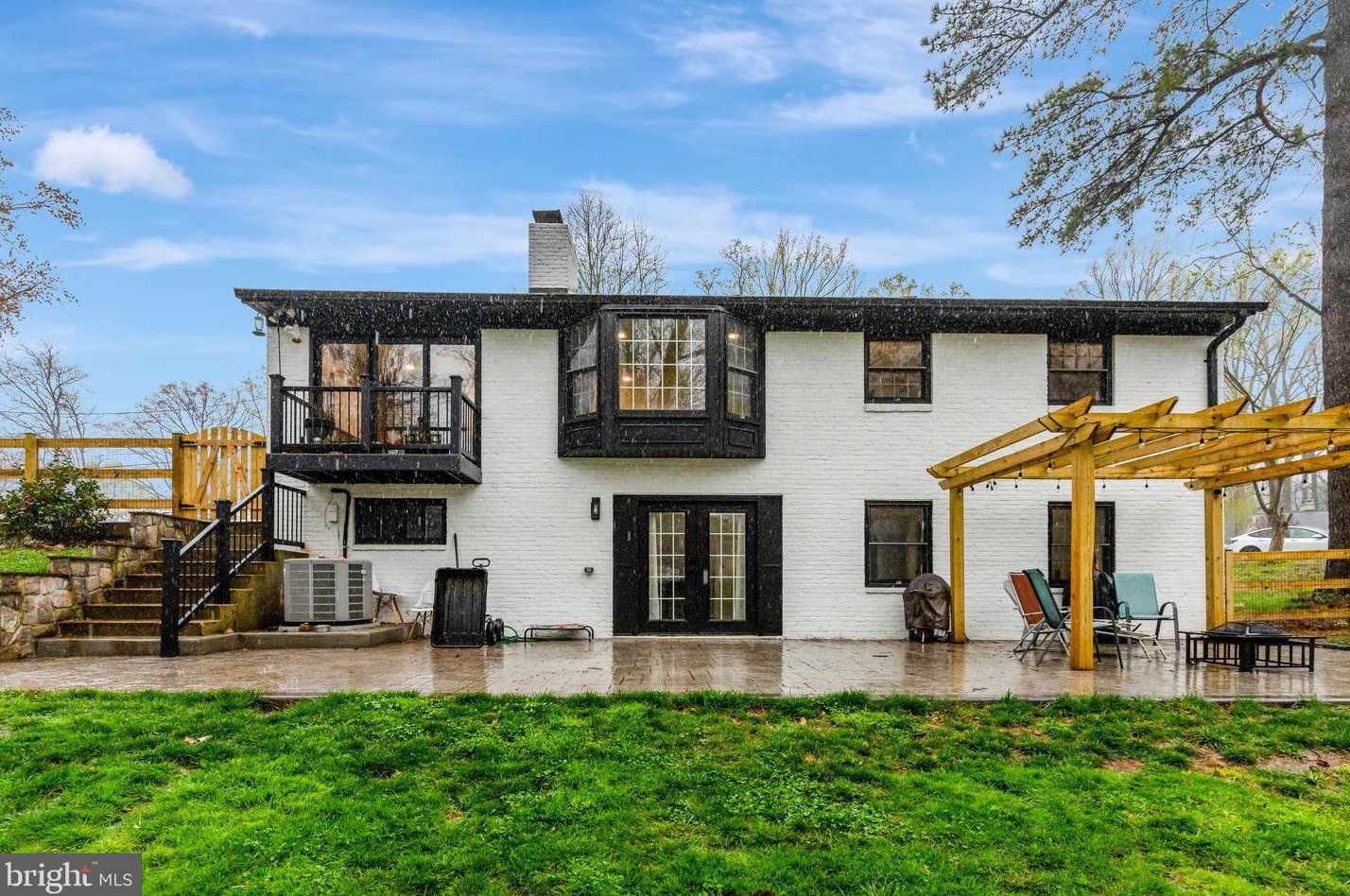 5208 Easton Dr, Springfield VA  22151-3010 exterior
