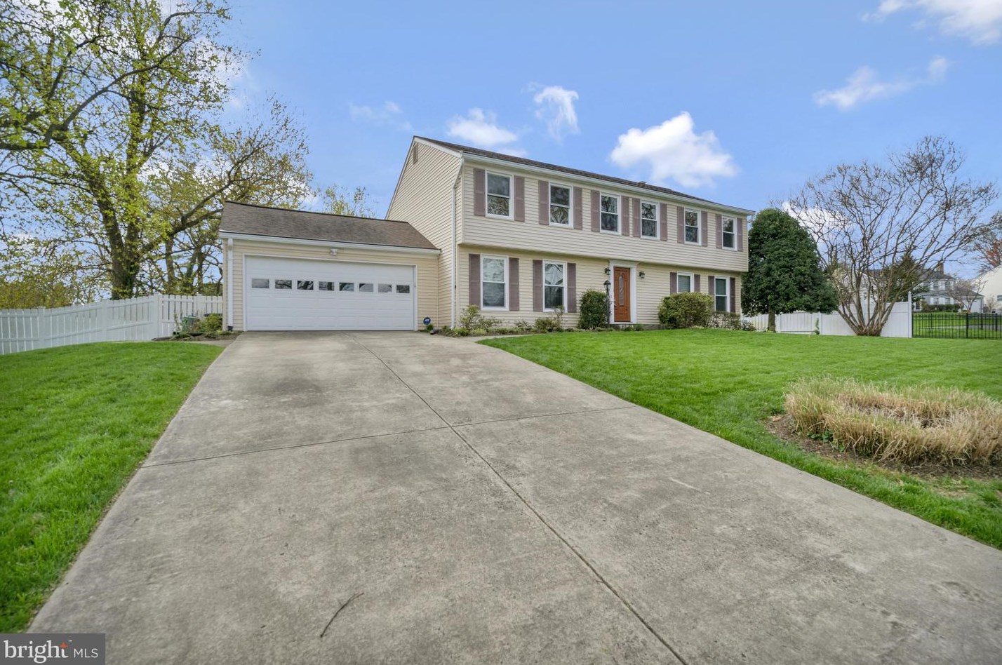 6823 Beechview Dr, Falls Church, VA 22042-3815