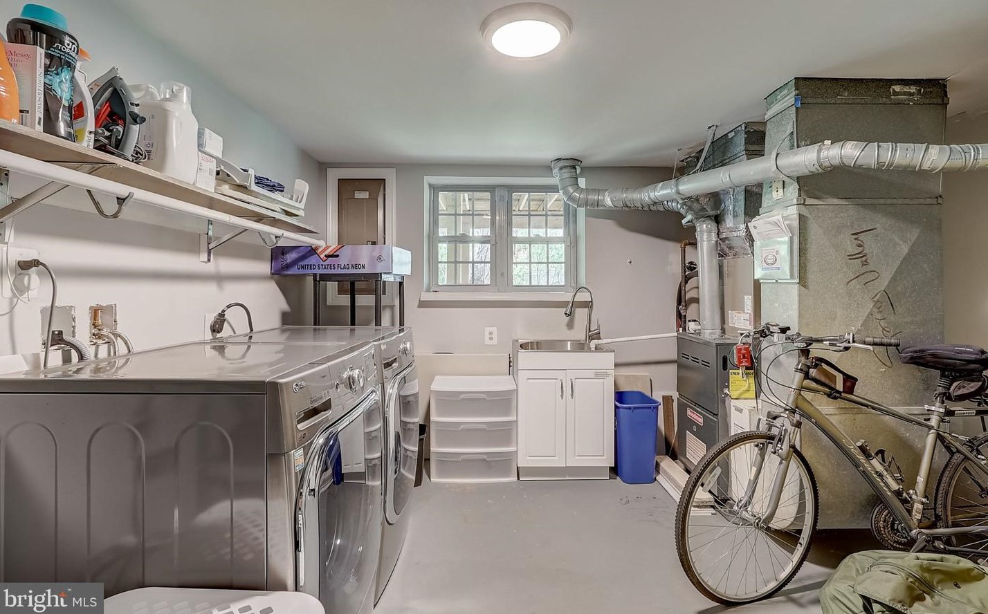 6555 Spring Valley Dr, Alexandria VA  22312-2134 exterior