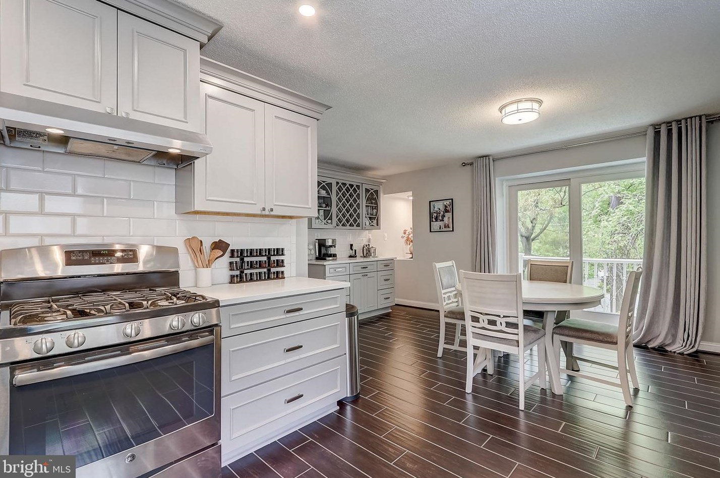 6555 Spring Valley Dr, Alexandria VA  22312-2134 exterior