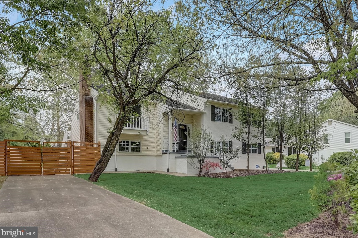 6555 Spring Valley Dr, Alexandria VA  22312-2134 exterior